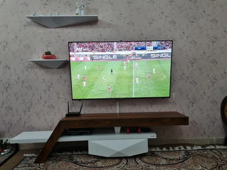 میز تلویزيون راهپود مدل آفتابگردان به همراه طبقه دیواری