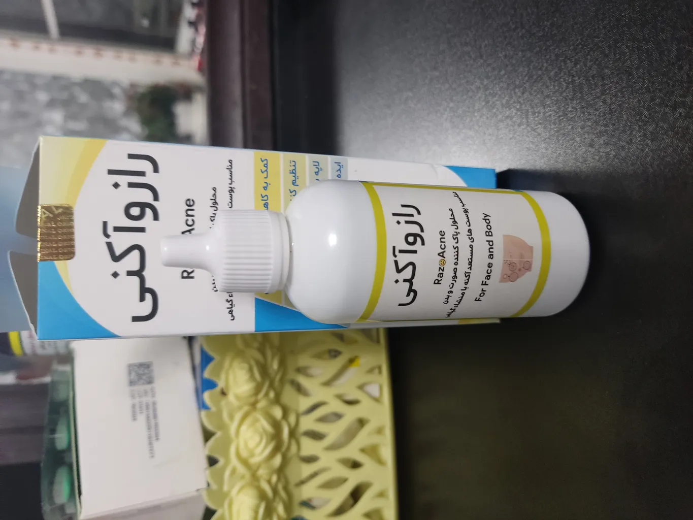 سرم ضد جوش رازو آکنی مدل سالیسیلیک اسید و ویتامین c حجم 70 میلی لیتر