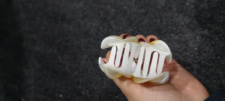 کلیپس مو زنانه مدل گل پلومریا کد brg 410