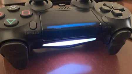 دسته بازی مدل DualShock 4