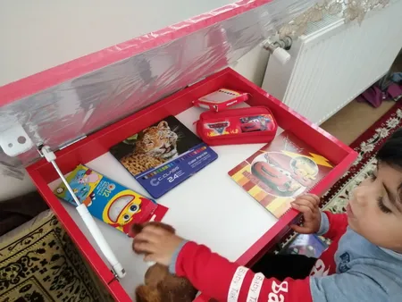 ست میز تحریر و صندلی طرح مک کویین