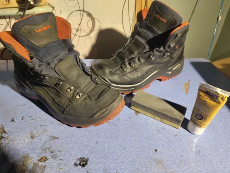 واکس کفش چرم پی واکس کد px به همراه اسفنج