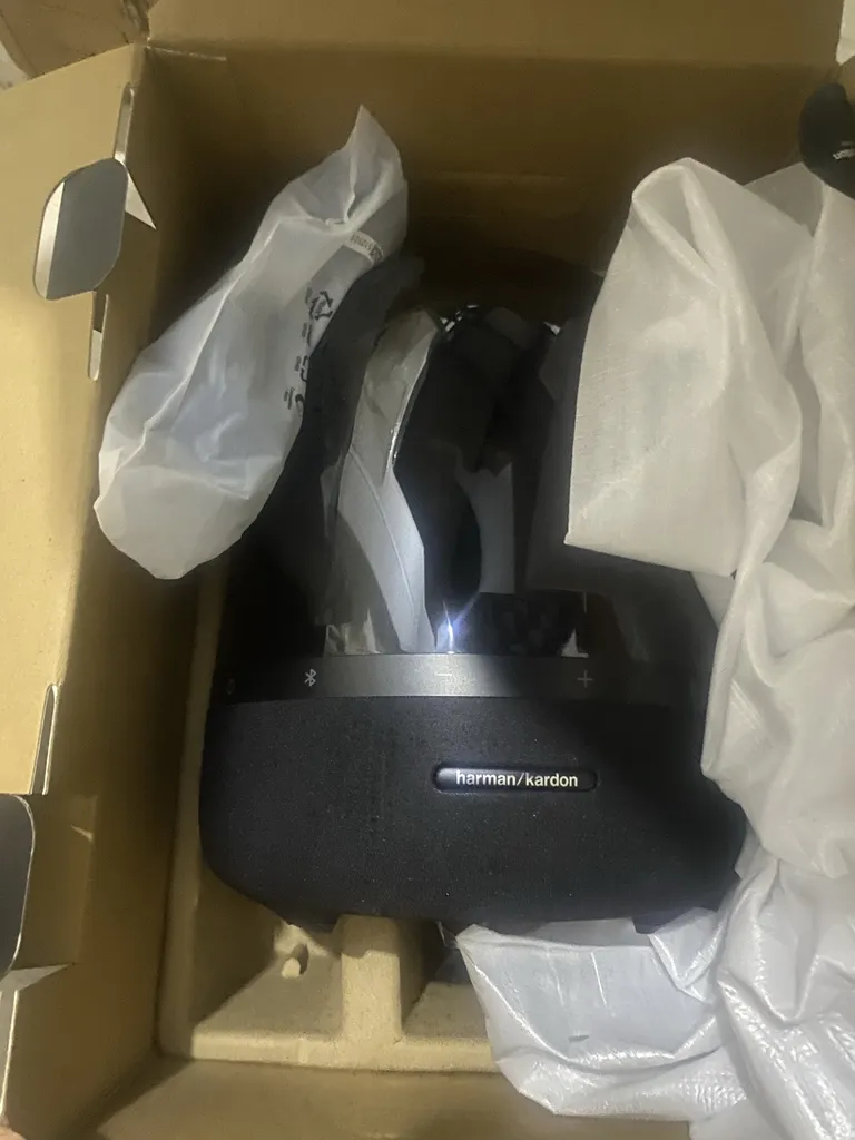 اسپیکر بلوتوثی هارمن کاردن مدل Aura Studio 4