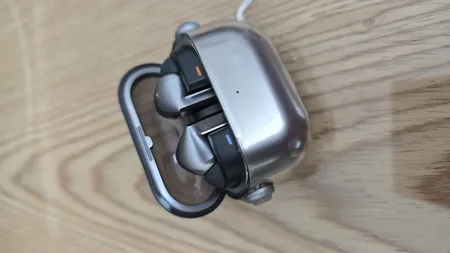 کاور سامورایی مدل Quad-21 مناسب برای کیس هدفون سامسونگ Galaxy Buds 3 Pro / Buds 3