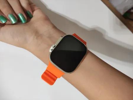 ساعت هوشمند مدل Germany KW900 ULTRA2 دارای قابلیت های صفحه نمایش رنگی بند سیلیکون