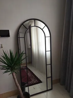 آینه مدل فلزی طرح تاج 180