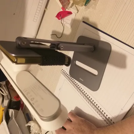 چراغ مطالعه باسئوس مدل DGXC-02