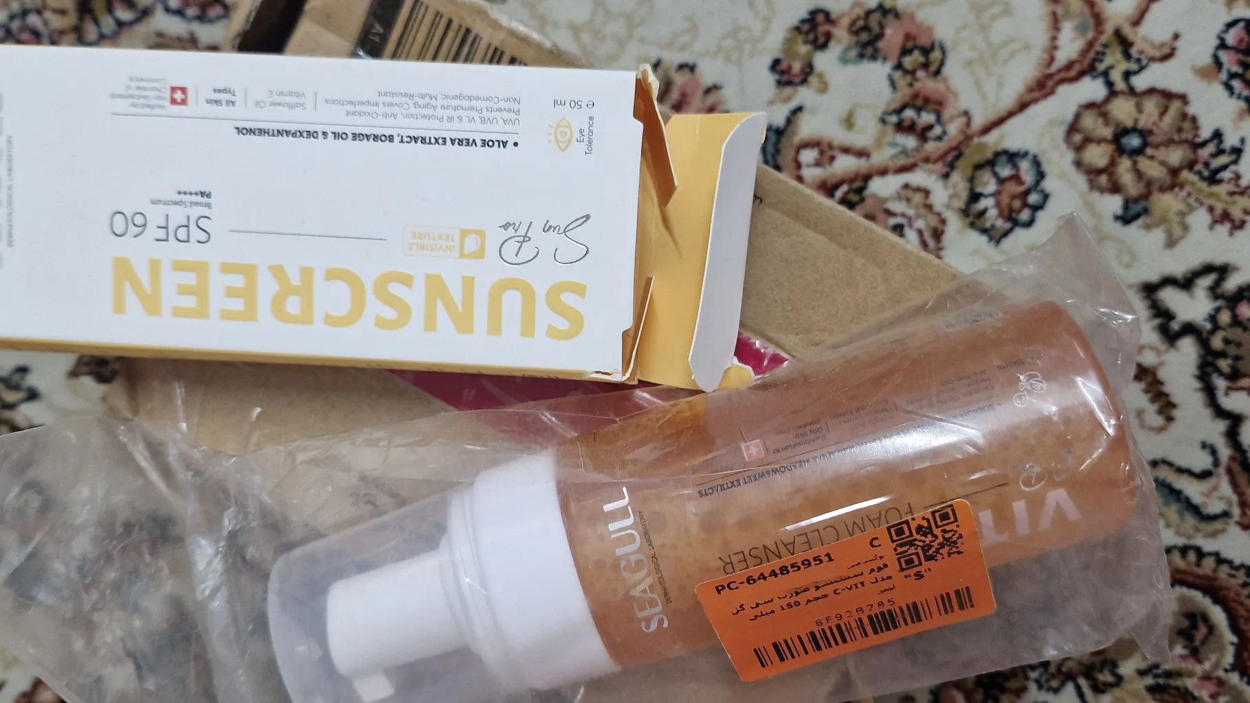 کرم ضد آفتاب بدون رنگ سی گل SPF 60 مدل 314 ‌مناسب برای انواع پوست حجم 50 میلی‌لیتر