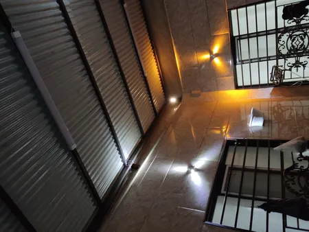 چراغ دیواری حیاطی زاک مدل دکوراتیو طرح سه طرفه 3W