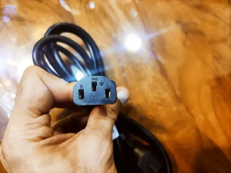 کابل برق سه پین منبع تغذیه کامپیوتر مدل TUR 16A power طول 1.5 متر