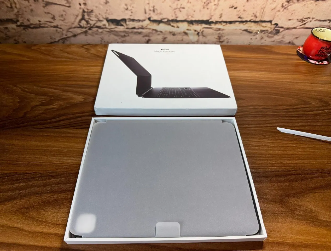 کیبورد تبلت اپل مدل Magic مناسب برای iPad Pro نسل M4 سایز 13 اینچی