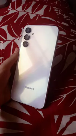 گوشی موبایل سامسونگ مدل Galaxy A15 دو سیم کارت ظرفیت 128 گیگابایت و رم 4 گیگابایت به همراه شارژر سامسونگ - ویتنام