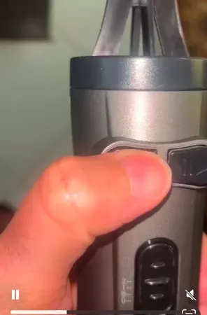 سشوار برس‌دار چرخشی حرفه‌ای والوروس مدل VL-507، موتور AC با توان مصرفی 1200 وات، دارای قابلیت تعویض سری، طراحی ارگونومیک، دارای سری قابل تعویض، با حالت صاف‌کننده، حجم‌دهنده و فرکننده، تنظیم حرارت 2 حالته و کنترل سرعت 2 حالته، به همراه 2 سری برس‌دار