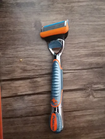 خود تراش مردانه ژیلت مدل Fusion Power