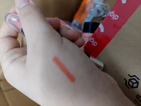 رژ لب مدادی میلوس شماره 20