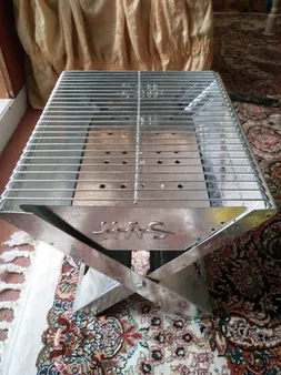 منقل تاشو سفری مدل M7 به همراه هدیه  بادبزن و انبر