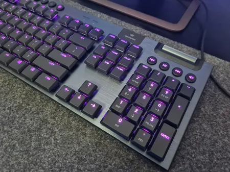 کیبورد مخصوص بازی لاجیتک مدل  G913 Clicky Switch