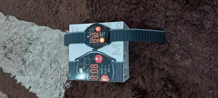 ساعت هوشمند گلوریمی مدل M1 Pro دارای قابلیت های صفحه نمایش رنگی، صفحه نمایش لمسی، کنترل موسیقی، کنترل سطح اکسیژن، بند سیلیکونی