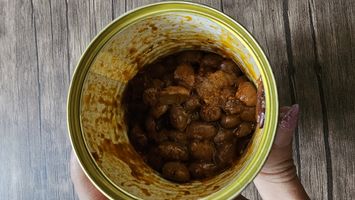 کنسرو لوبیا چیتی با سس گوجه فرنگی رعنا - 400 گرم