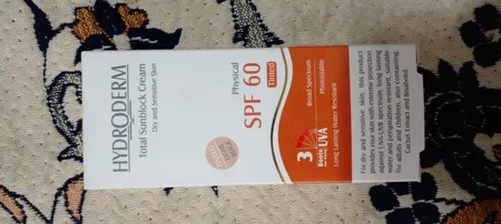 کرم ضدآفتاب رنگی هیدرودرم SPF60 مدل Phisical Tinted ‌مناسب پوست‌های حساس، حجم 50 میلی‌لیتر