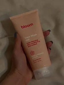 تجریه خرید ژل شستشو صورت بلوم مدل شکوفه گیلاس مناسب پوست معمولی حجم 200 میلی لیتر