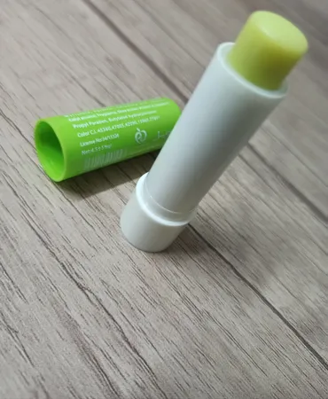 بالم لب ساویز مدل Apple مقدار 4.5 گرم