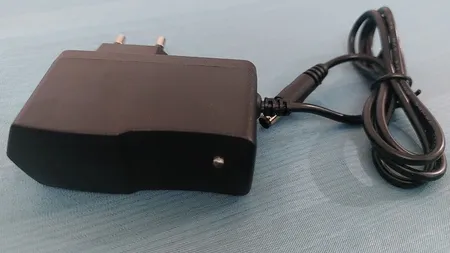 آداپتور سوئیچینگ 12 ولت 1 آمپر مدل F12W8