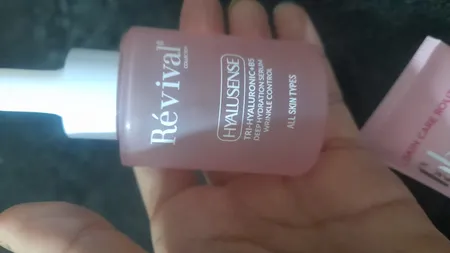 سرم روشن کننده کلکسیون رویوال مدل Hyalusense مناسب برای انواع پوست حجم 30 میلی لیتر