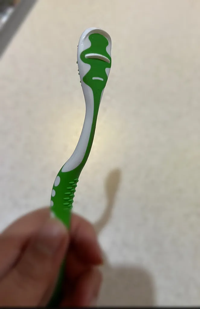 مسواک زبان شور تریزا مدل پروفشنال کر با برس نرم