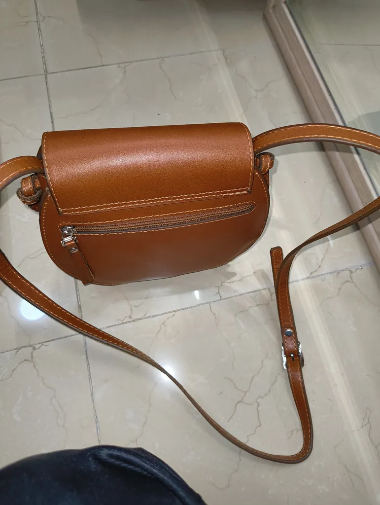 کیف دوشی زنانه چرم بارثاوا مدل 1356