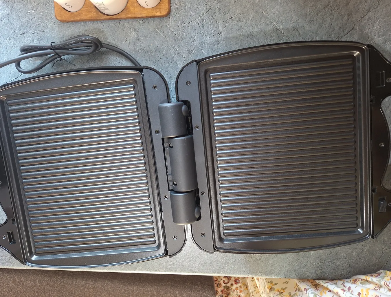 ساندویچ ساز بلک اند دکر مدل TS4130-B5