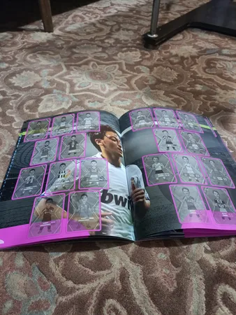 اسباب بازی زینتی کیمدی مدل  مجله برگزیده فوتبال 2025