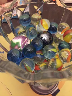 تیله شیشه ای مداد چوبی مدل چند رنگ بسته 100 عددی