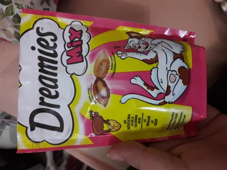 غذای تشویقی گربه دریمز مدل Snack With Beef and Chese وزن 60 گرم