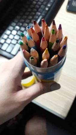 مداد رنگی 24 رنگ آریا مدل 3052 مناسب برای پسران