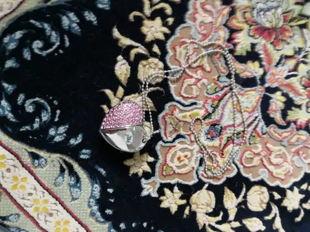 فلش مموری طرح قلب مدل UJ-004 ظرفیت 64 گیگابایت