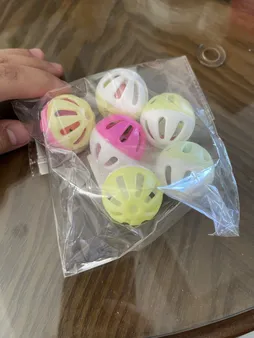 اسباب بازی گربه و سگ توپ زنگوله دار مدل Plastic Bell Balls بسته 6 عددی