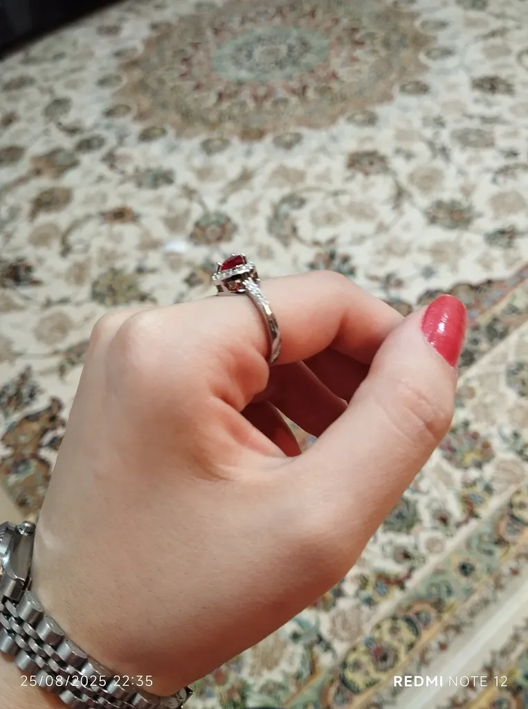 انگشتر زنانه مدل نگین جواهری طرح قلب