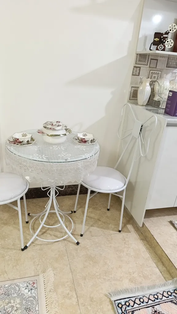 میز و صندلی ناهارخوری دو نفره مدل پاپیون