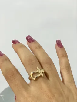 انگشتر طلا 18 عیار زنانه ماوی گالری مدل فرد قفل دار ساده