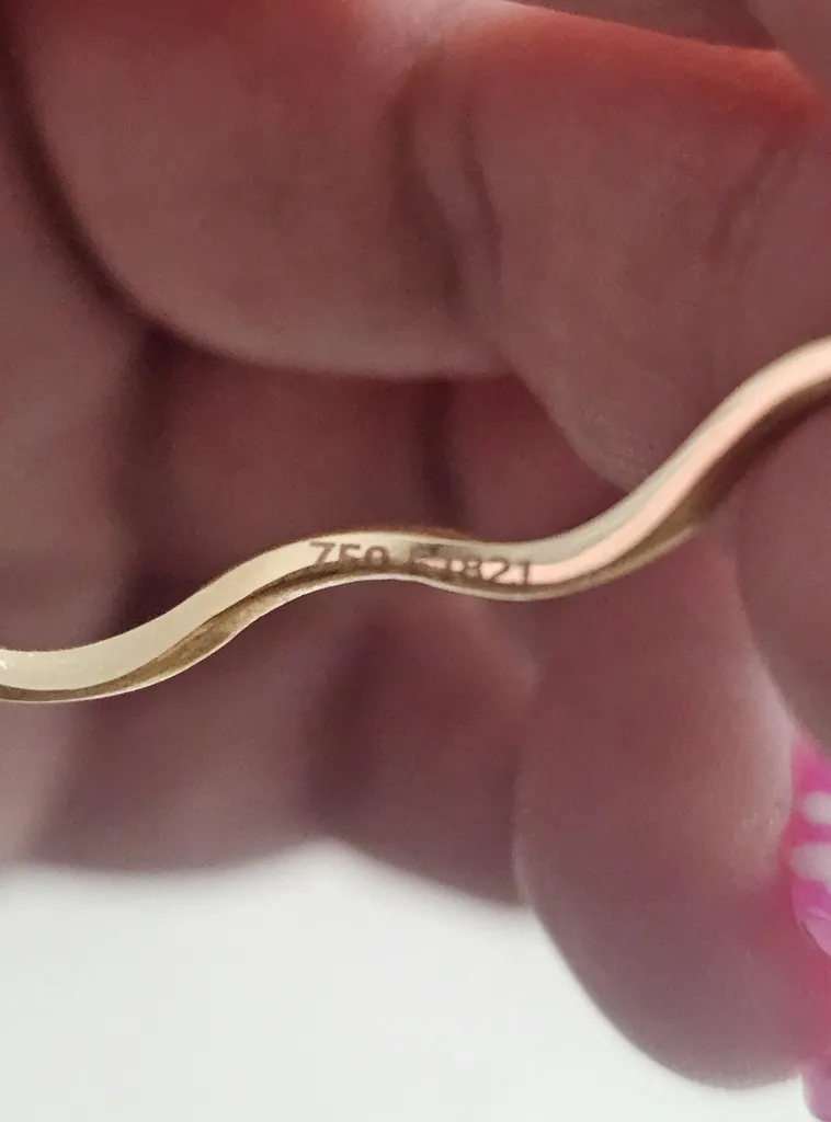 النگو طلا کم اجرت 18 عیار زنانه ماوی گالری مدل زیگ زاگی سایز 2