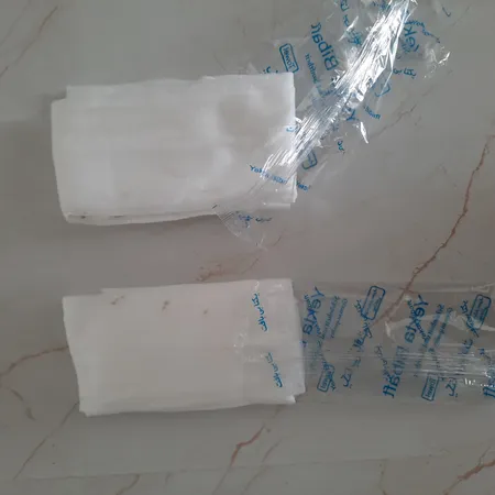 حوله یکبار مصرف یکتا بی بافت مدل G40plain سایز 40×75 سانتی متر بسته 200 عددی