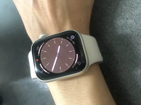 ساعت هوشمند اپل مدل Series 8 Aluminum 41mm دارای قابلیت های صفحه نمایش رنگی، صفحه نمایش لمسی، کنترل موسیقی (Music Player)، کنترل سطح اکسیژن خون، قابلیت مکالمه مستقیم بند سیلیکون