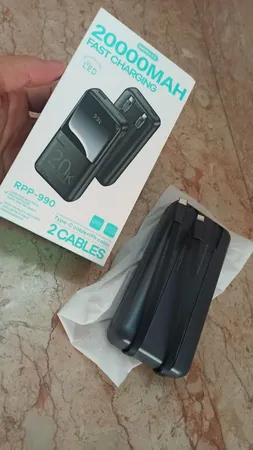 پاوربانک 22.5 وات ریمکس مدل RPP-990 ظرفیت 20000 میلی آمپر ساعت به همراه کابل USB-C و لایتنینگ