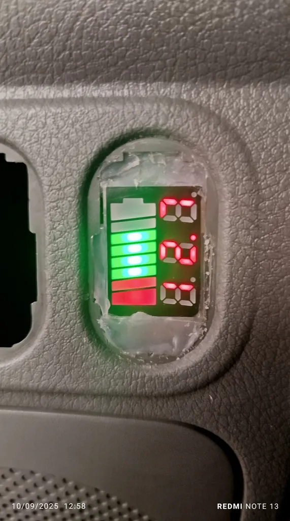 نمایشگر میزان شارژ باطری مدل A001