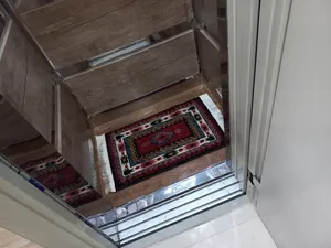 تجریه خرید فرش ماشینی سهند کد P631.BJ زمینه لاکی