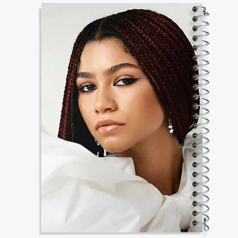دفتر شطرنجی 50 برگ خندالو طرح زندیا (Zendaya) کد F10199