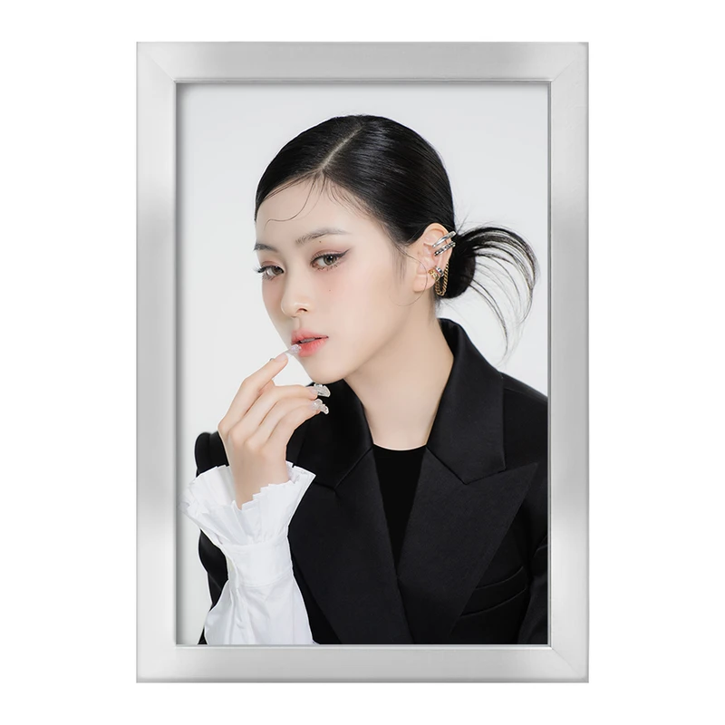 تابلو خندالو طرح ریوجین گروه ایتزی ITZY  کد 20182