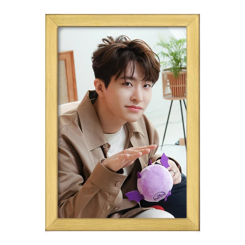 تابلو خندالو طرح یونگجه گروه گات سون GOT7  کد 20994