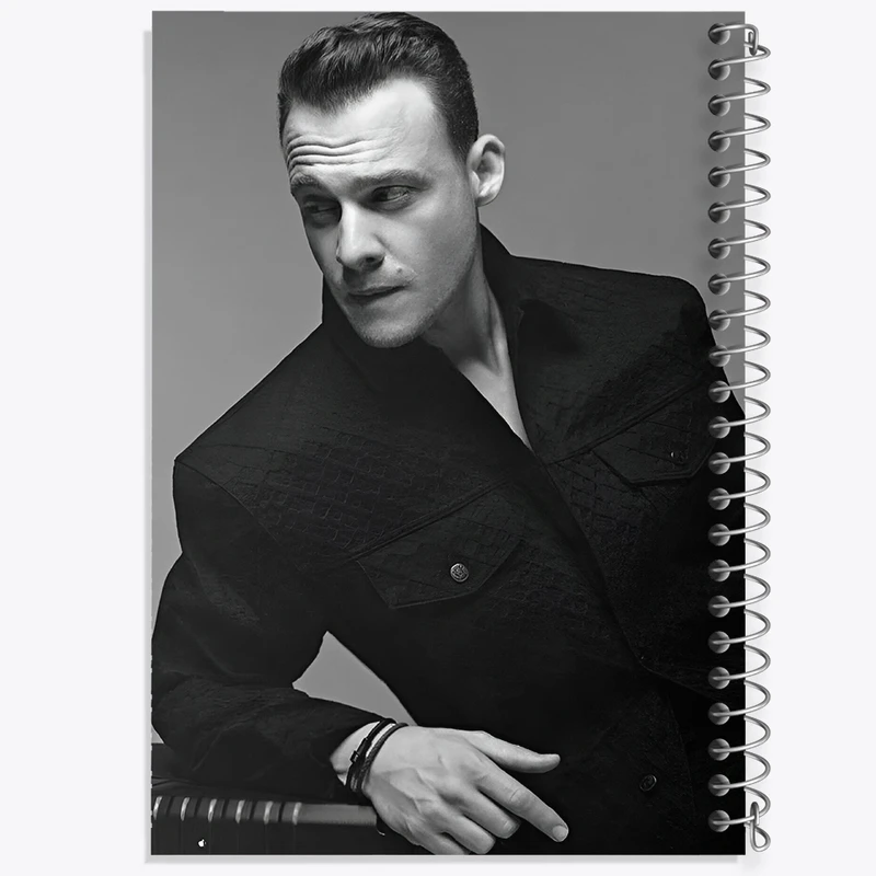 دفتر شطرنجی 50 برگ خندالو طرح کرم بورسین (Kerem Bürsin) کد F10231